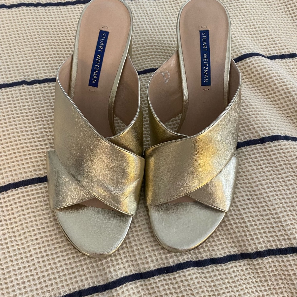 Beautiful Stuart Weitzman Gold Sandals